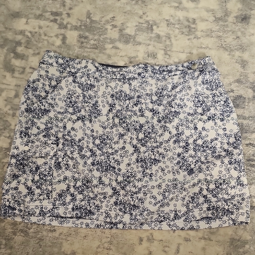 Columbia Omni freeze Armadale Skort In Navy White Floral Athletic w/pockets